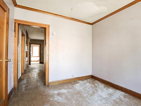 3rd image of 4817 S Winchester Ave