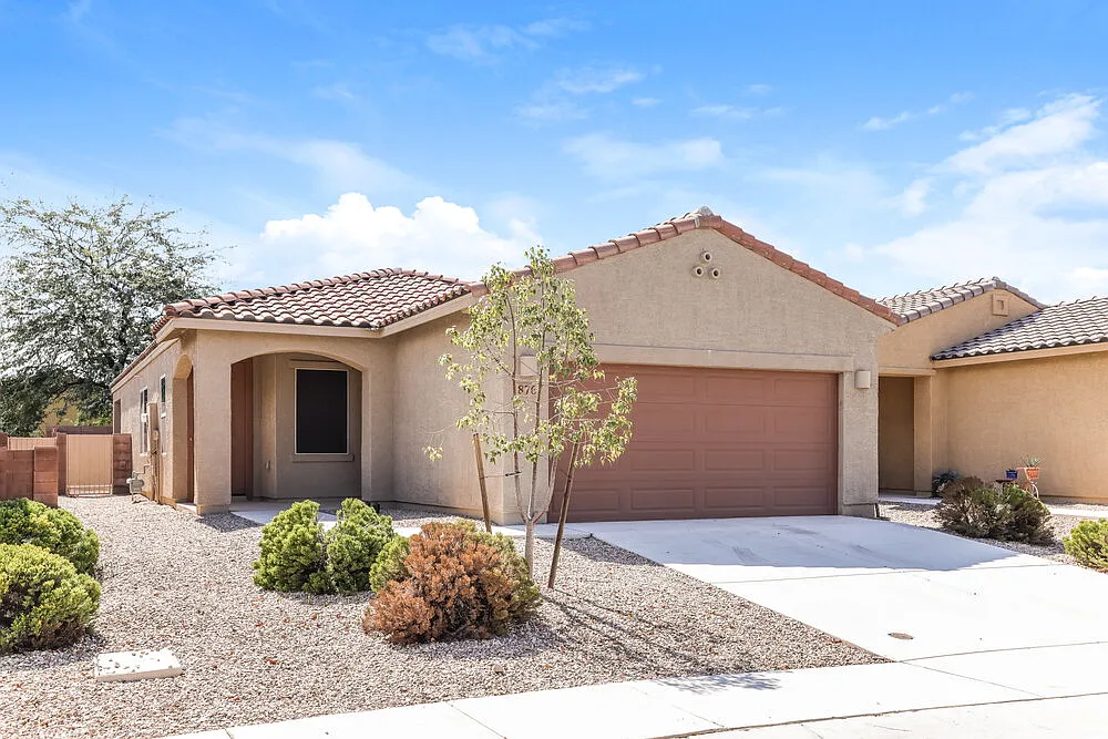 3 bed, 2.0 bath, 1480 sqft, $1,760 — Photo 1