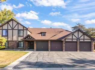 1703 Lakecliffe Dr APT A, Wheaton, IL 60189