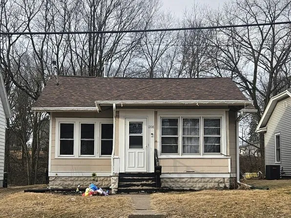 1208 Orange St, Muscatine, IA 52761