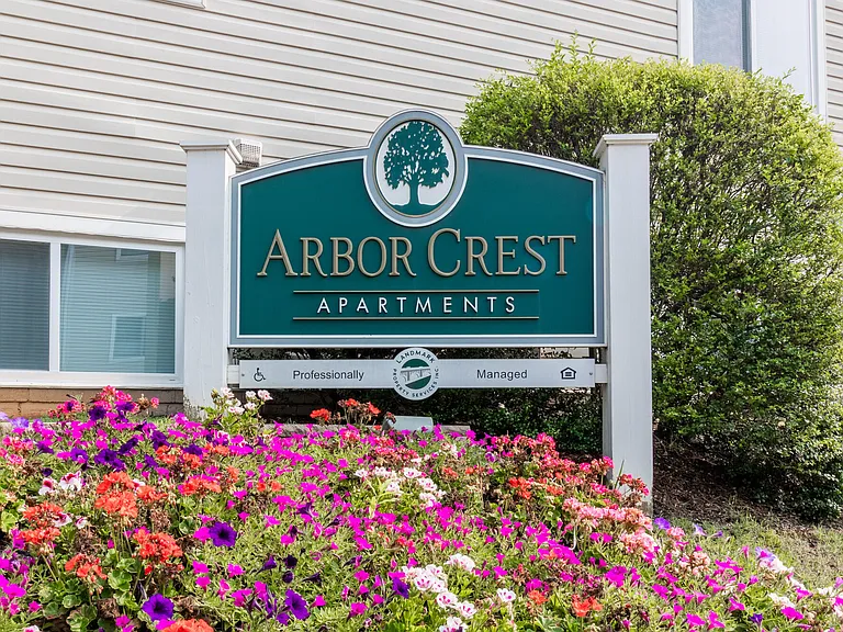 Arbor Crest Apartments — Photo 16