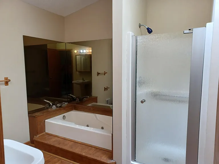 14331 Utica Ave — Photo 11