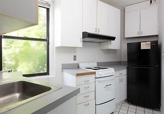 5th image of 141 Englewood Ave #29