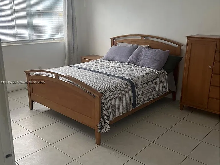 250 S Shore Dr #5 — Photo 12