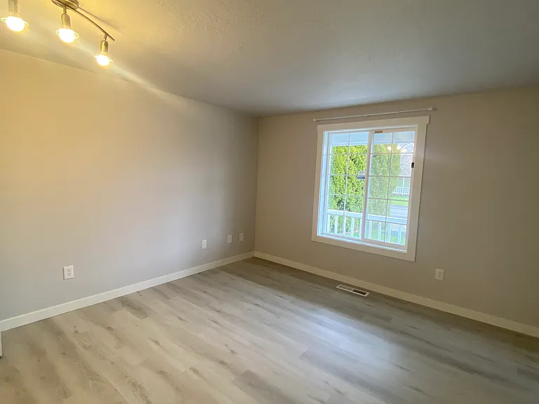4838 Ward Dr NE — Photo 10