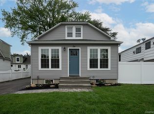 24 Nimitz St, Huntington, NY 11743