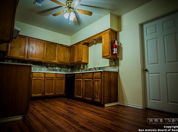 5th image of 318 Astoria Dr