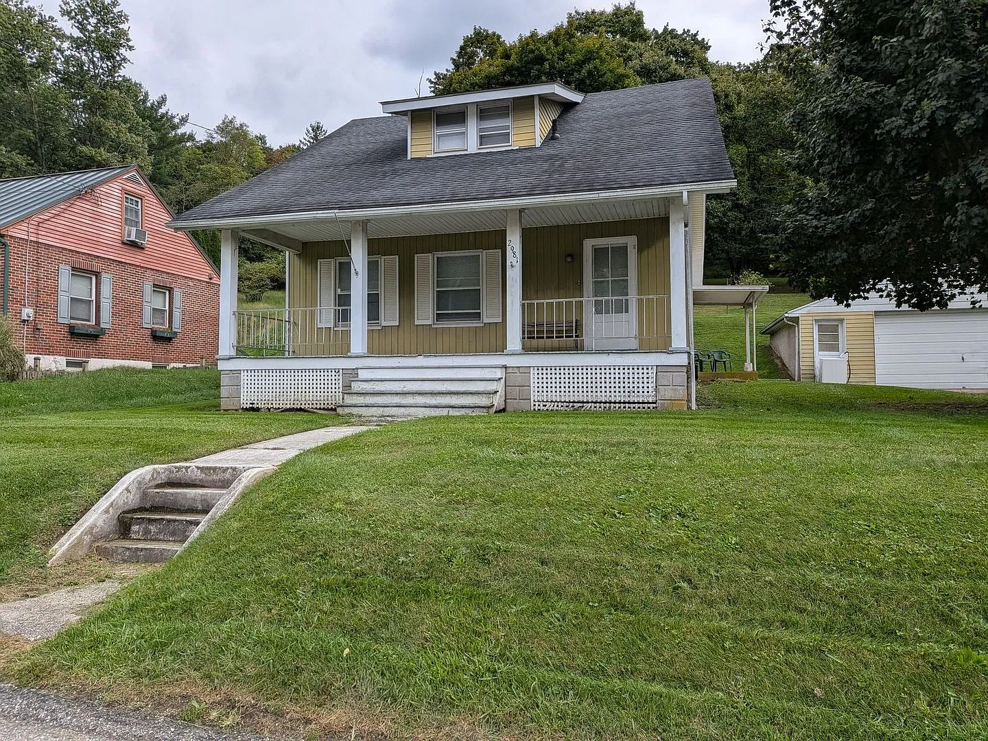 2 Bedroom Home with Off Street Parking — Photo 1