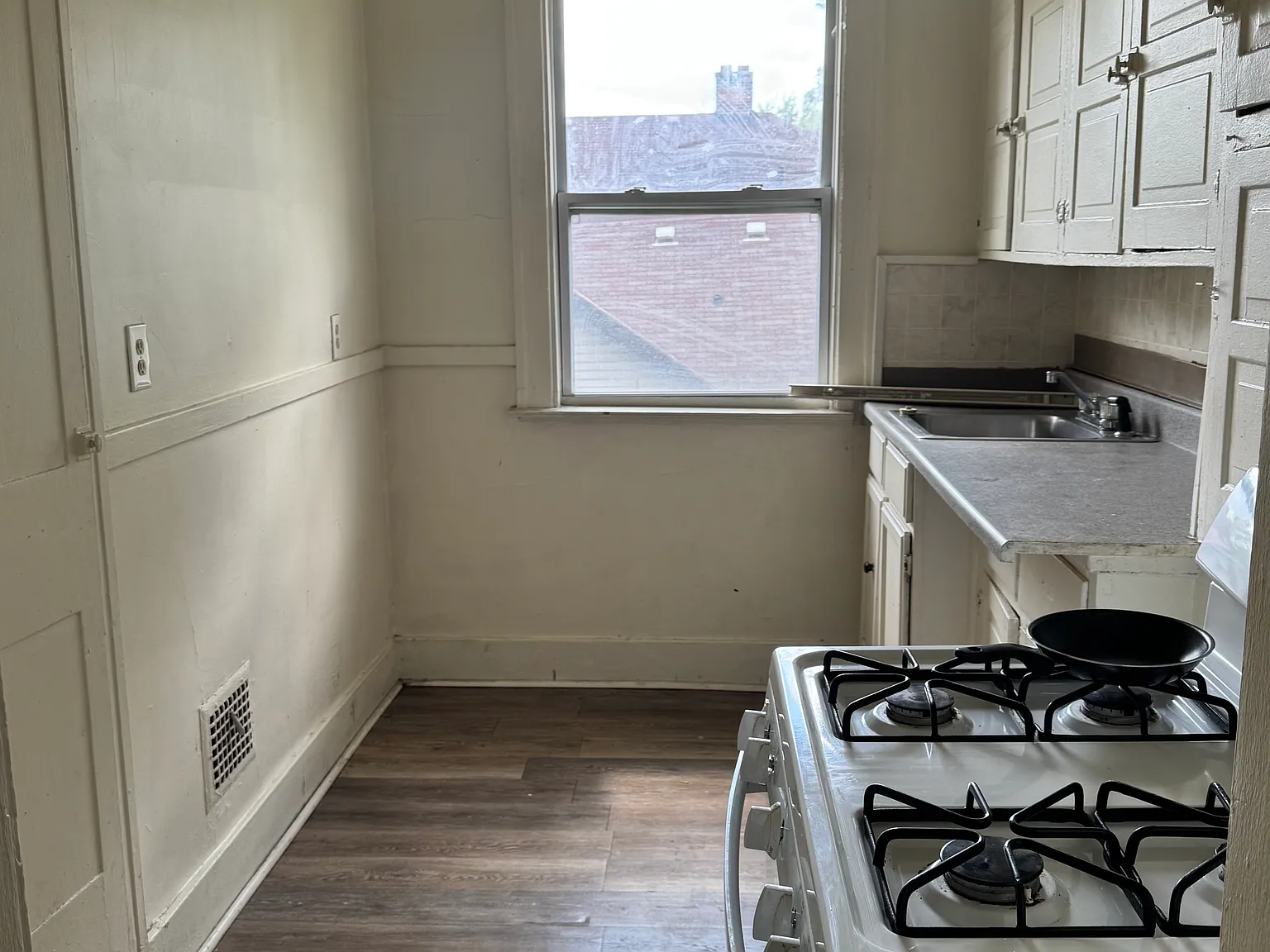 2 bed, 977 sqft, $1,000 — Photo 4