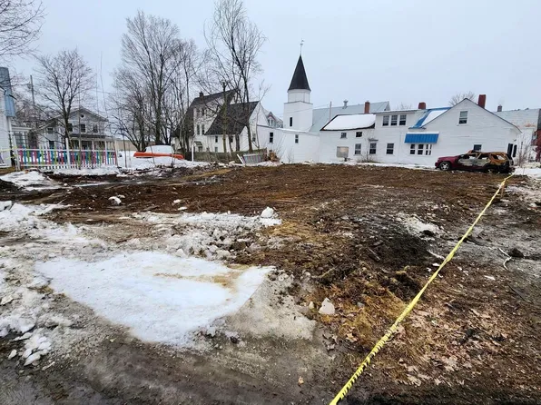 17 Deering Street, Norway, ME 04268
