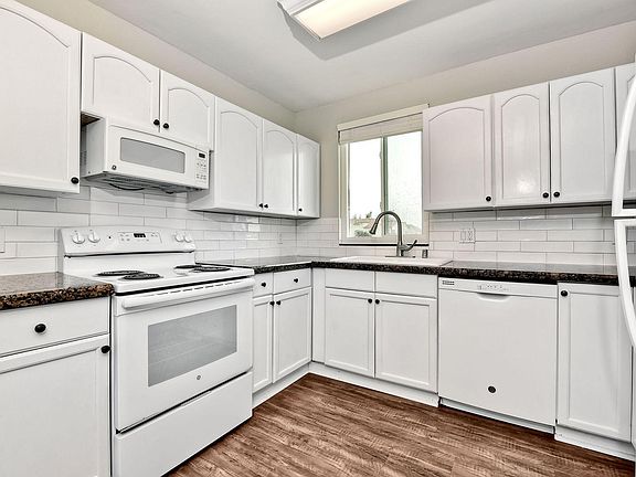 3rd image of 3745 Riviera Dr APT 10