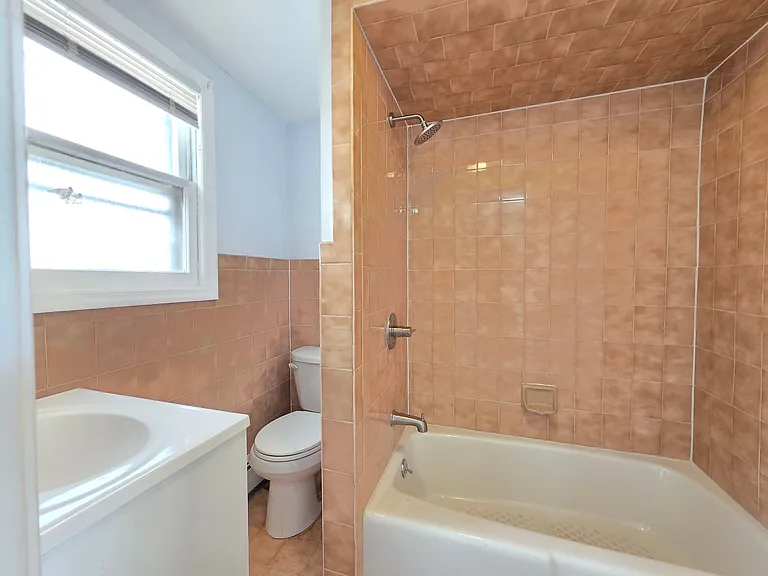 8 Lincoln Ave #2 — Photo 9