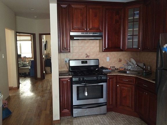 3rd image of 342 Parkside Ave #2