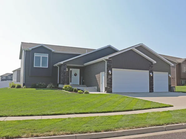 4837 Feldspar Dr, Bismarck, ND 58503
