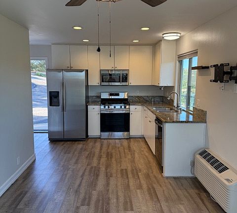 4th image of 30710 Rolling Hills Dr #B
