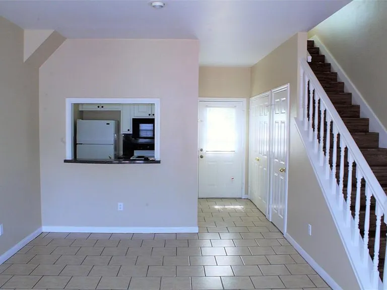 1616 Avenue N #6 — Photo 4