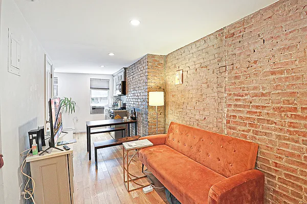Rented by Avenues Real Estate | media 6