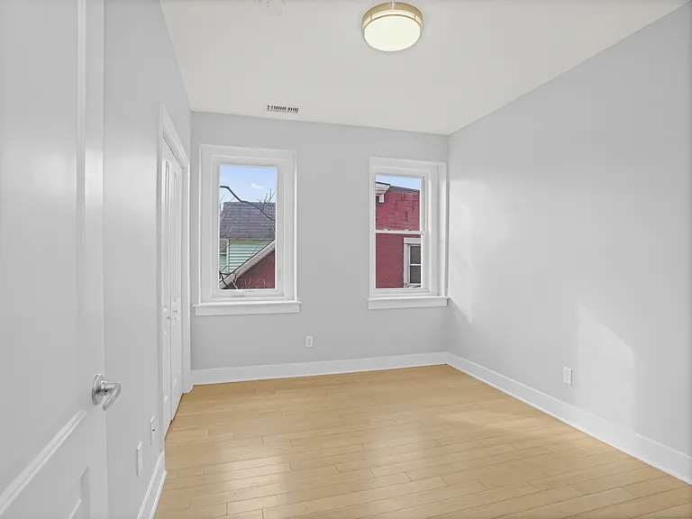775 Atlantic St #3L — Photo 17