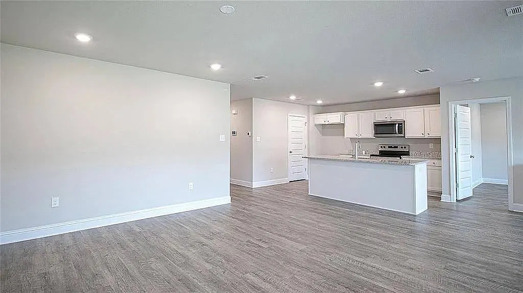 2512 Thornbury Loop - 1 — Photo 2
