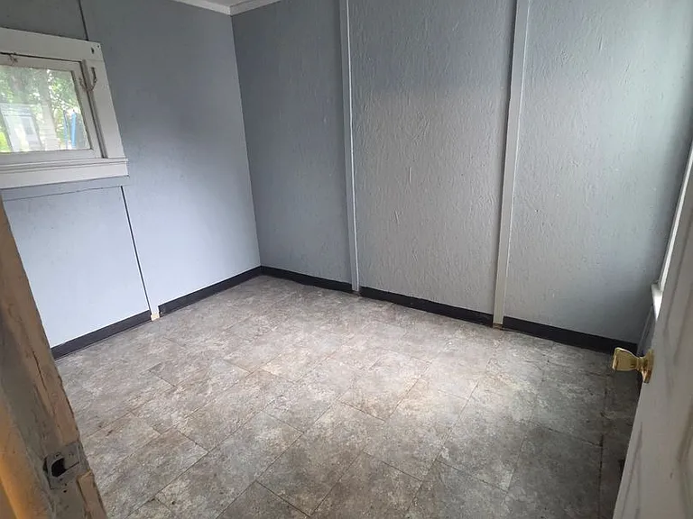 550 E 5th St #1 — Photo 7