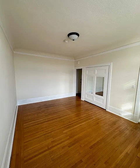 Warrington Apartments — Photo 9