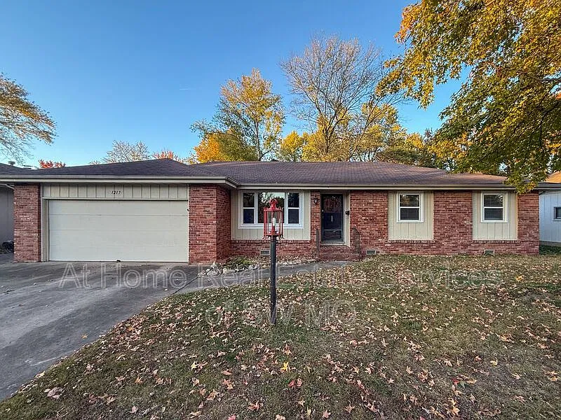 1217 E Sunset Ct