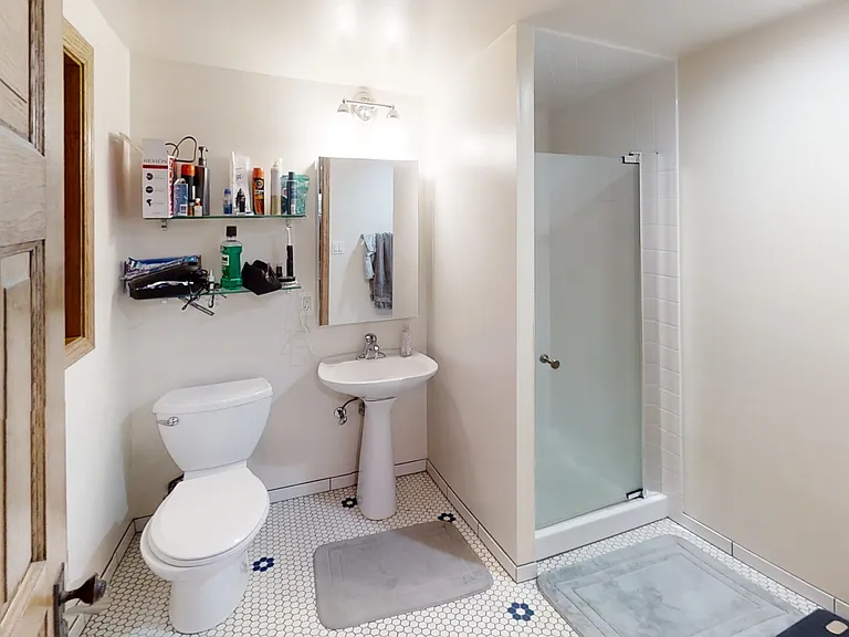 1224 W Eddy St #1 — Photo 6