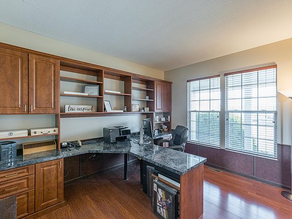 5th image of 619 Theron Dr