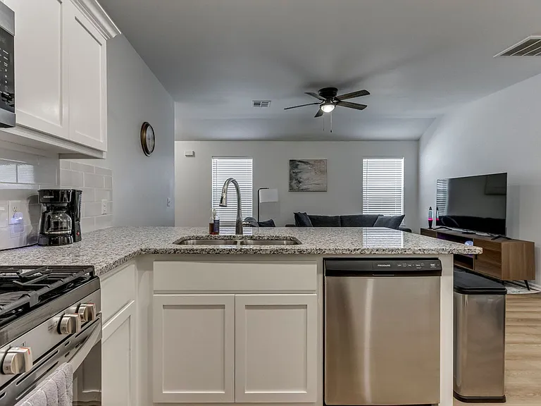 11606 Mackenzie Way — Photo 9