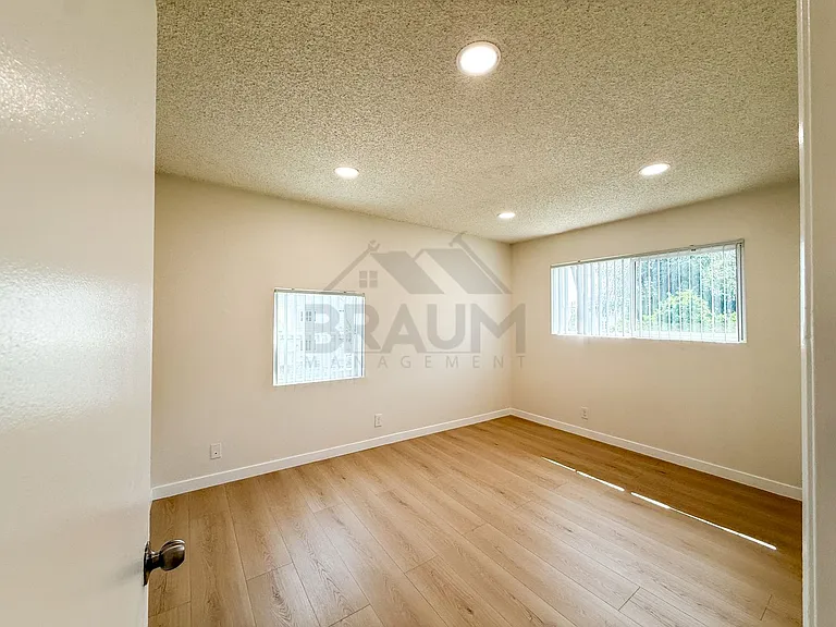 14801 DELANO — Photo 20