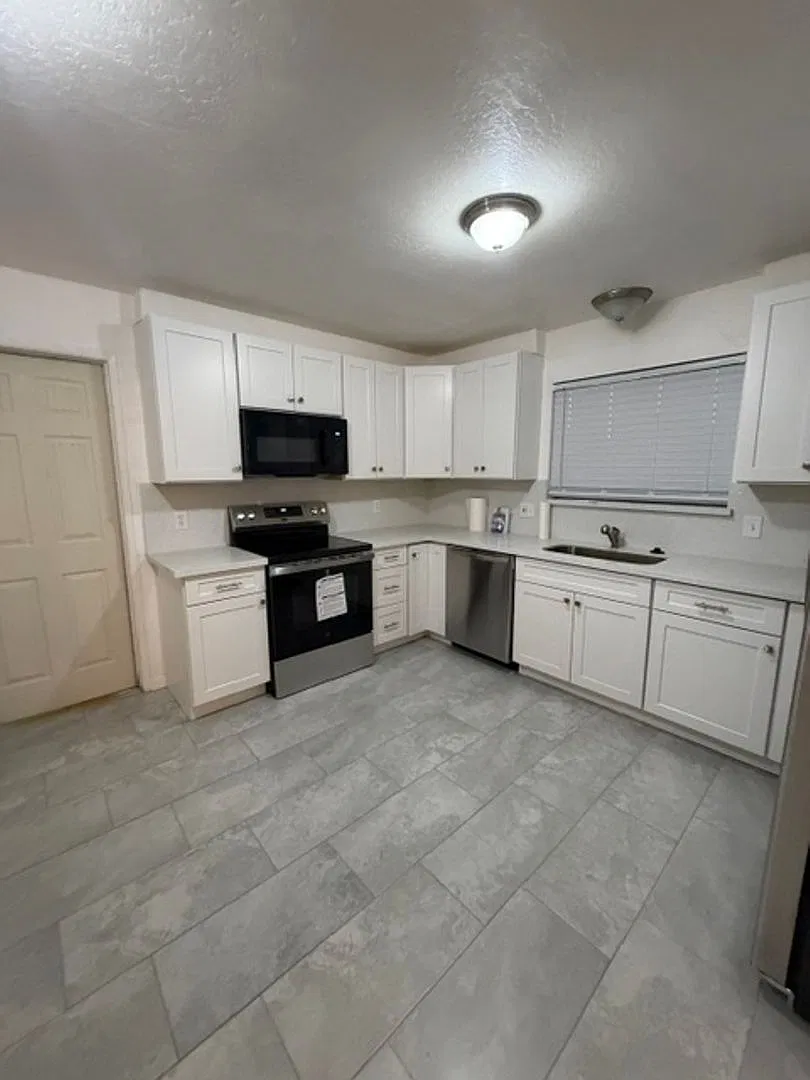 JM2208 — Photo 2