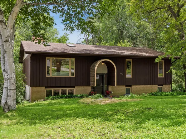 2700 Kyle Ave N, Golden Valley, MN 55422