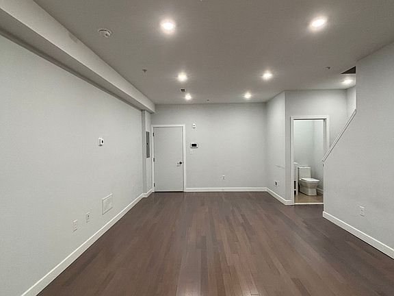 3rd image of 2431 N Hancock St #D