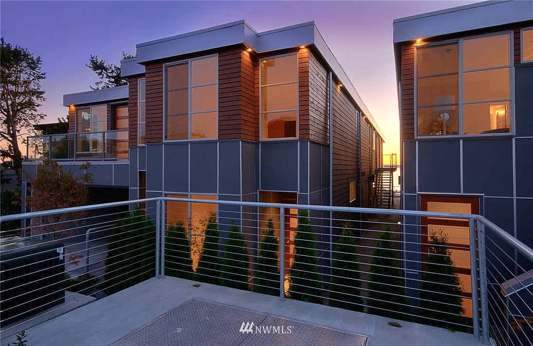 121 Sunset Avenue N #A photo 1