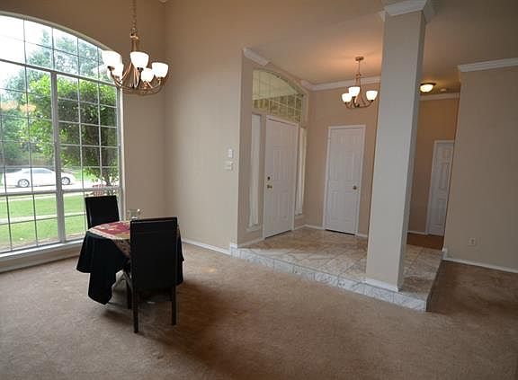 4th image of 2409 Columbia Dr
