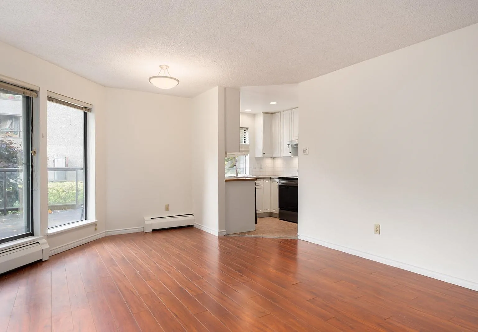 2 bed, 841 sqft, $2,400 — Photo 2