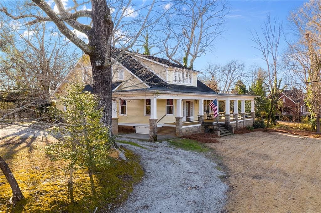 601 W Main St Walhalla Sc 29691 Mls 20235501 Zillow