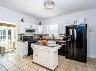 1220 E 4th St, Muscatine, IA 52761