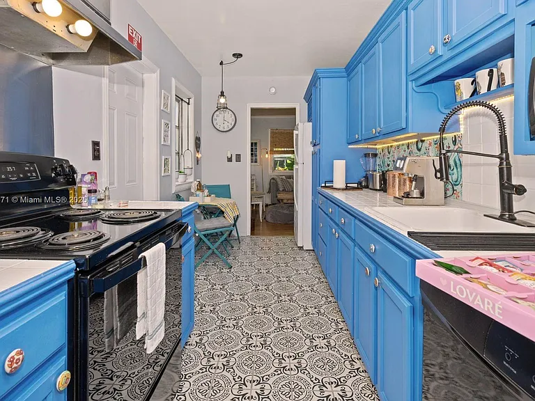 1701 Fletcher St — Photo 1