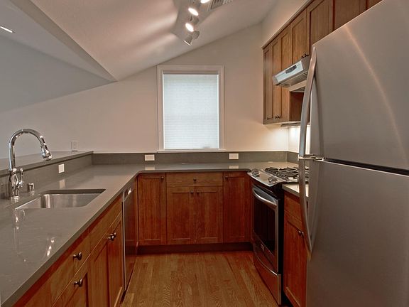 4th image of 9303 NE Lafayette Ave