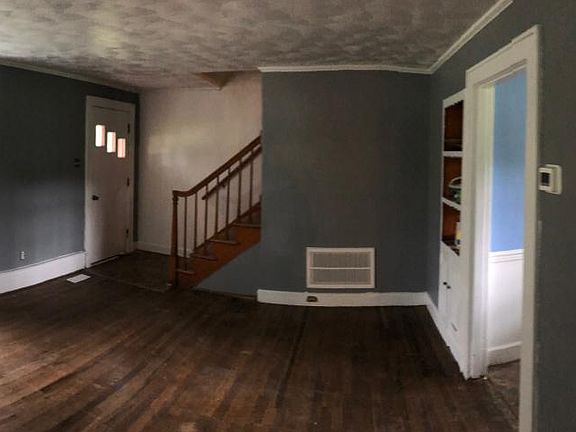 Front room 14 x 12.5 ft