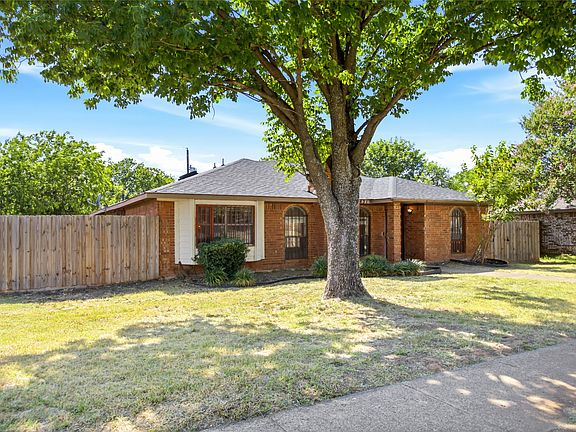 3rd image of 2431 Eastern Oaks Dr