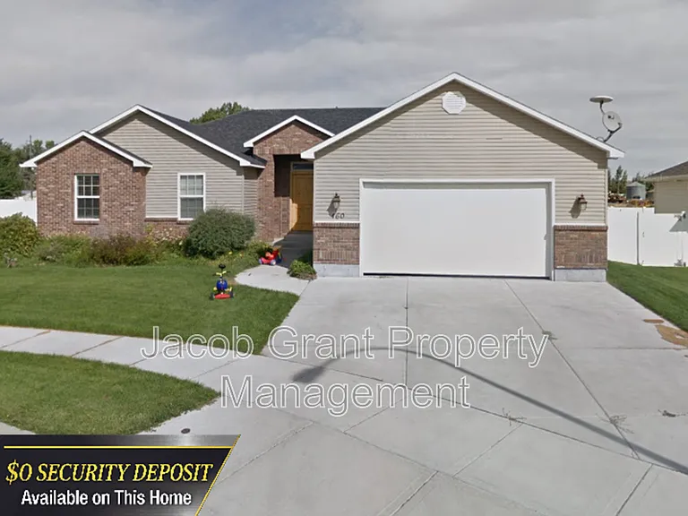 460 Lacosta Dr — Photo 1