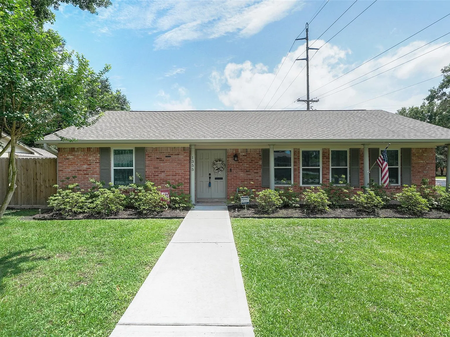 3 bed, 2.0 bath, 1943 sqft, $3,400 — Photo 1
