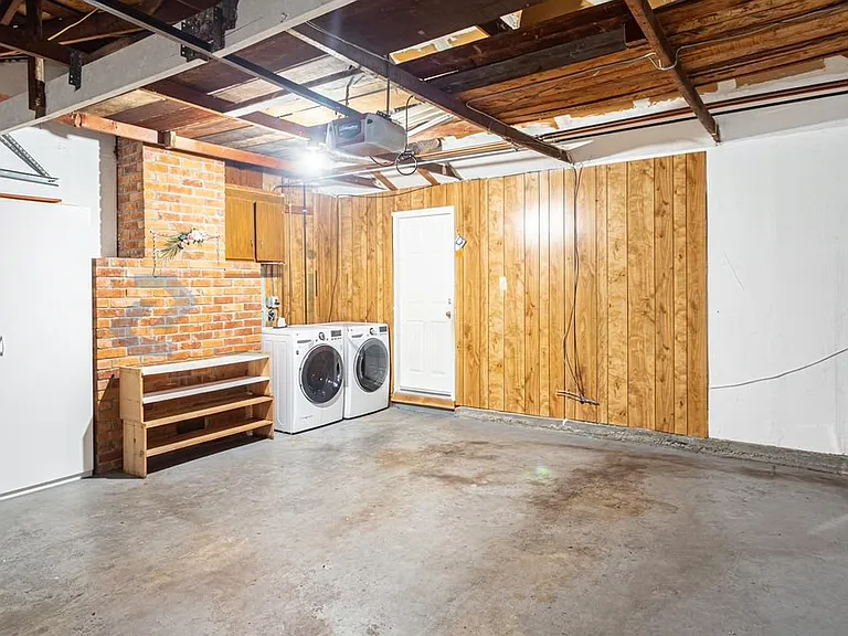 1402 Floyd Ave — Photo 3
