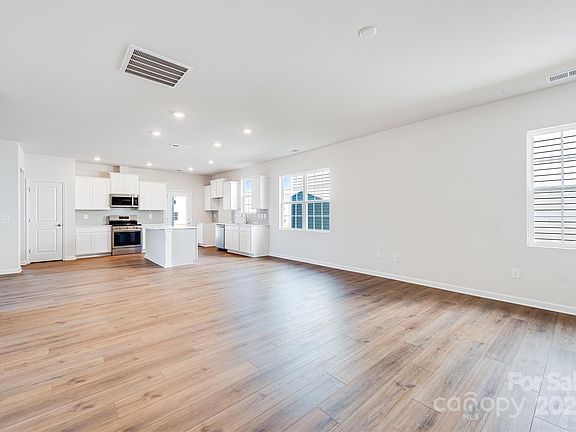4th image of 2302 Trollinger Dr
