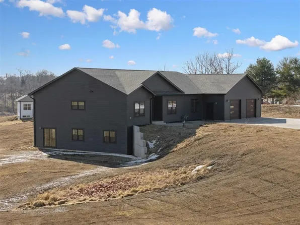 1095 Walnut Dell Rd, Platteville, WI 53818
