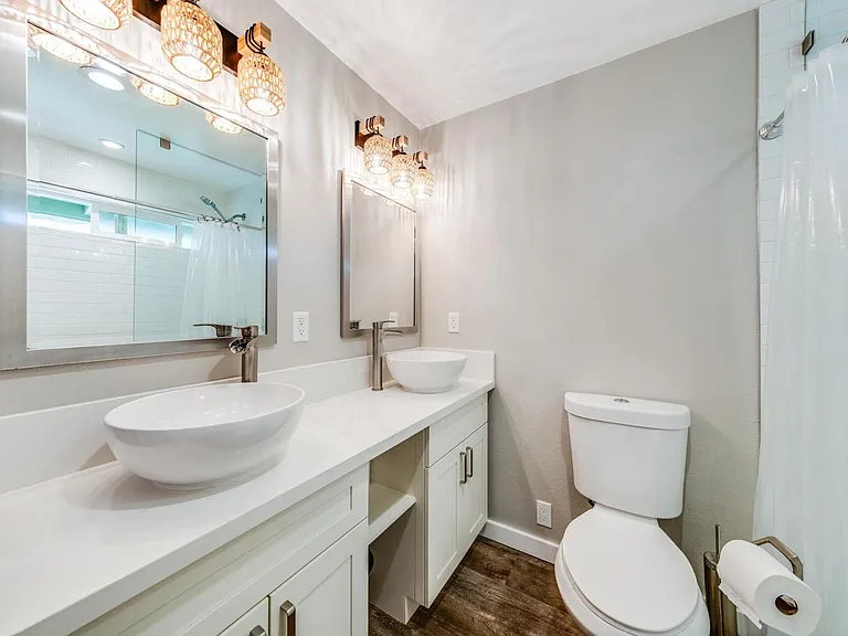 Master bathroom with double vanity, basin sinks, and modern finishes.