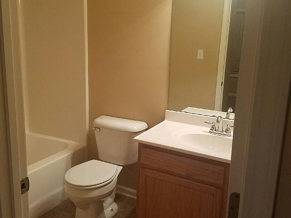 4th image of 255 Creekwood Ave APT A