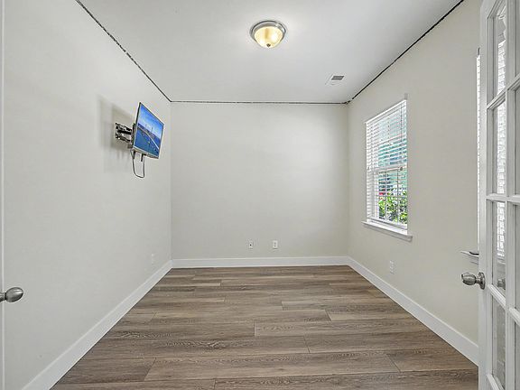 5th image of 163 Emerald Isle Dr